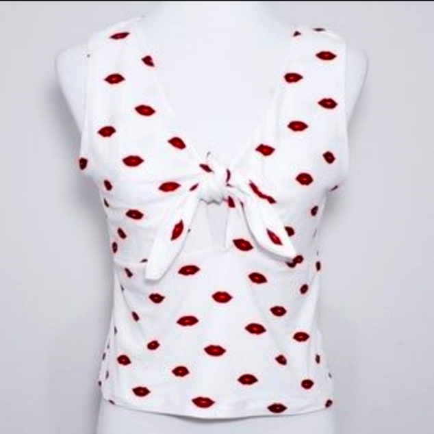 Riley & James New! White Top With Red Lipstick Print Size Xl